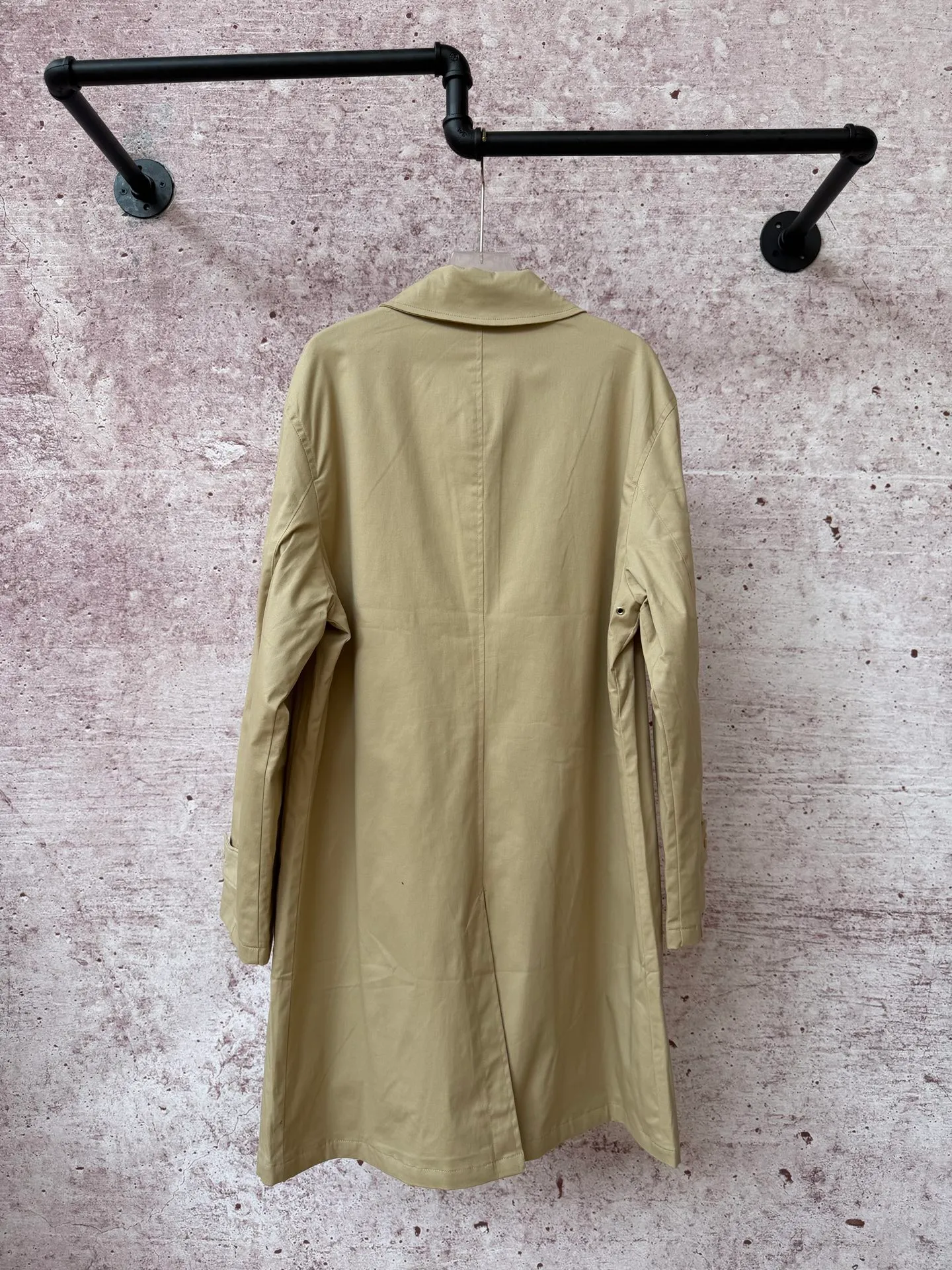 P530 Ralph Lauren autumn unisex long windbreaker jacket, pure cotton twill fabric, with plaid lining inside, customized hardware accessories, fine workmanship, loose fit for both men and women, full of temperament on the upper body, and the split hem design adds to the style.